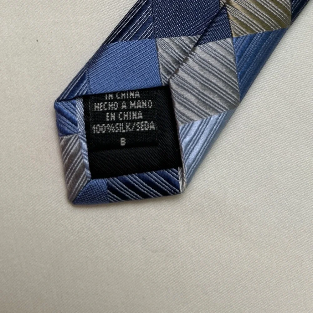 Geoffrey Beene Mens Geometric Patchwork Silk Classic Necktie OS Blue Navy Silver